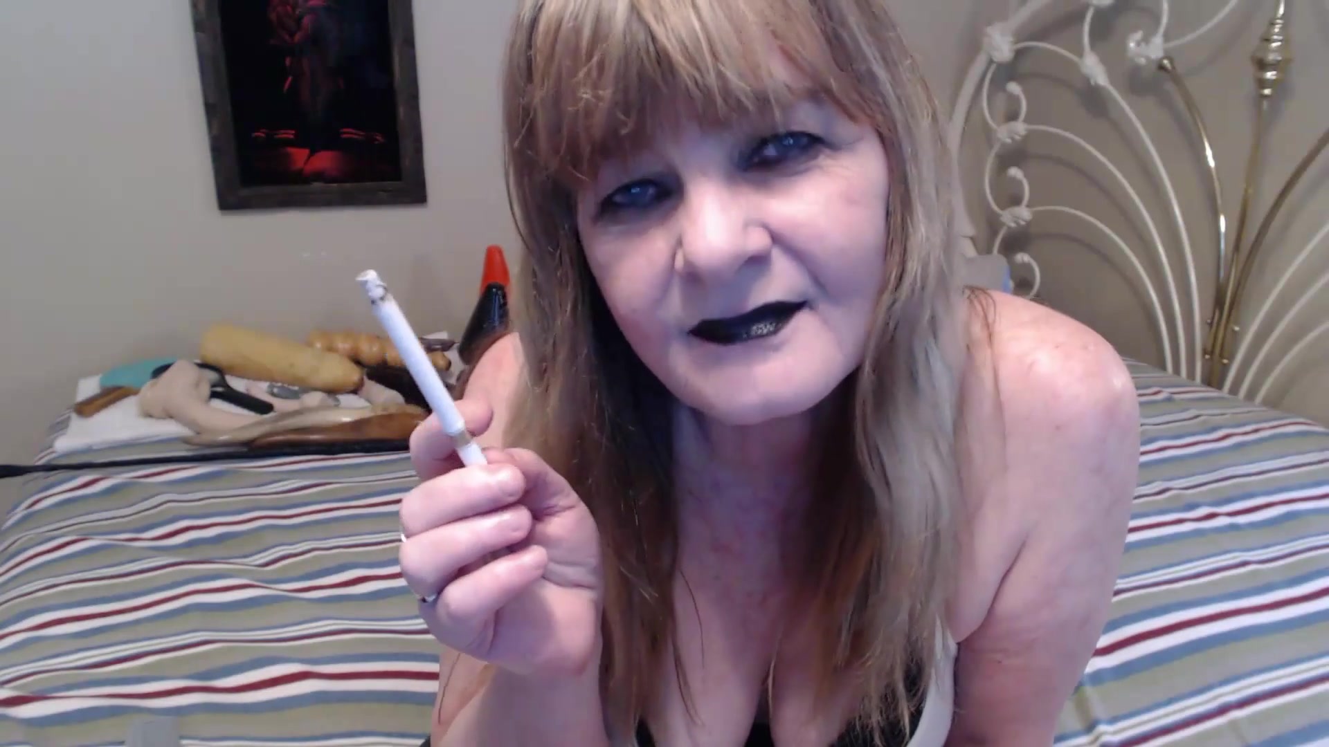 Black Lips Smoking MILF, Cum Watch - TacAmateurs