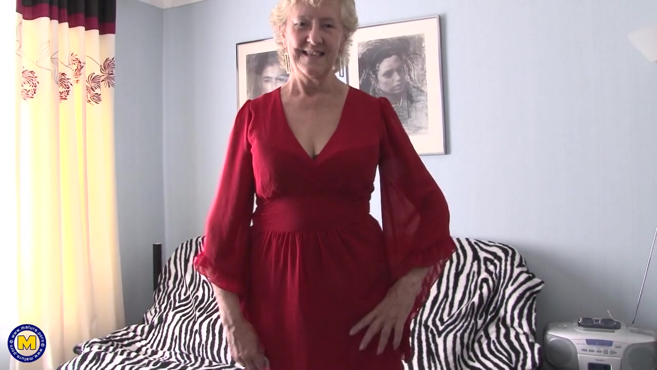 Horny Grandma Shows Her Naked Body - MatureNL