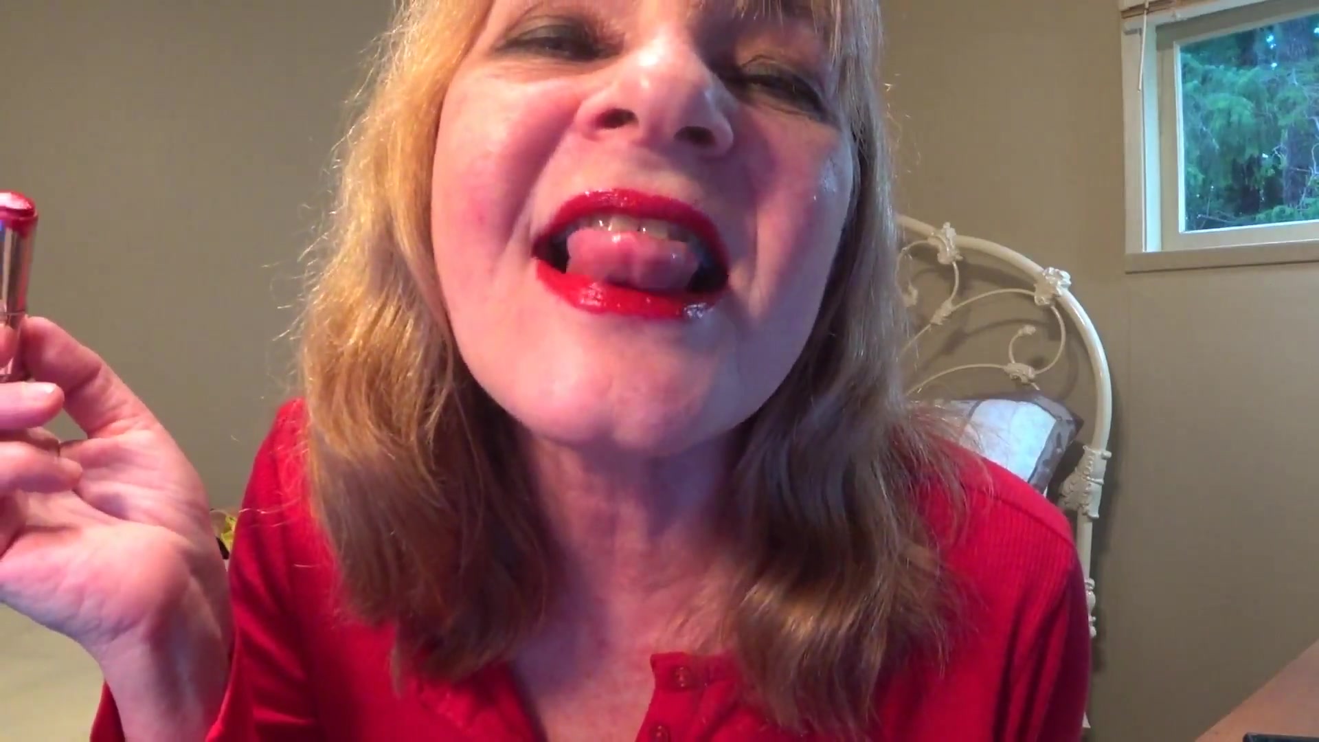 Sexy Mouth Tour With Red Hot Lips - TacAmateurs