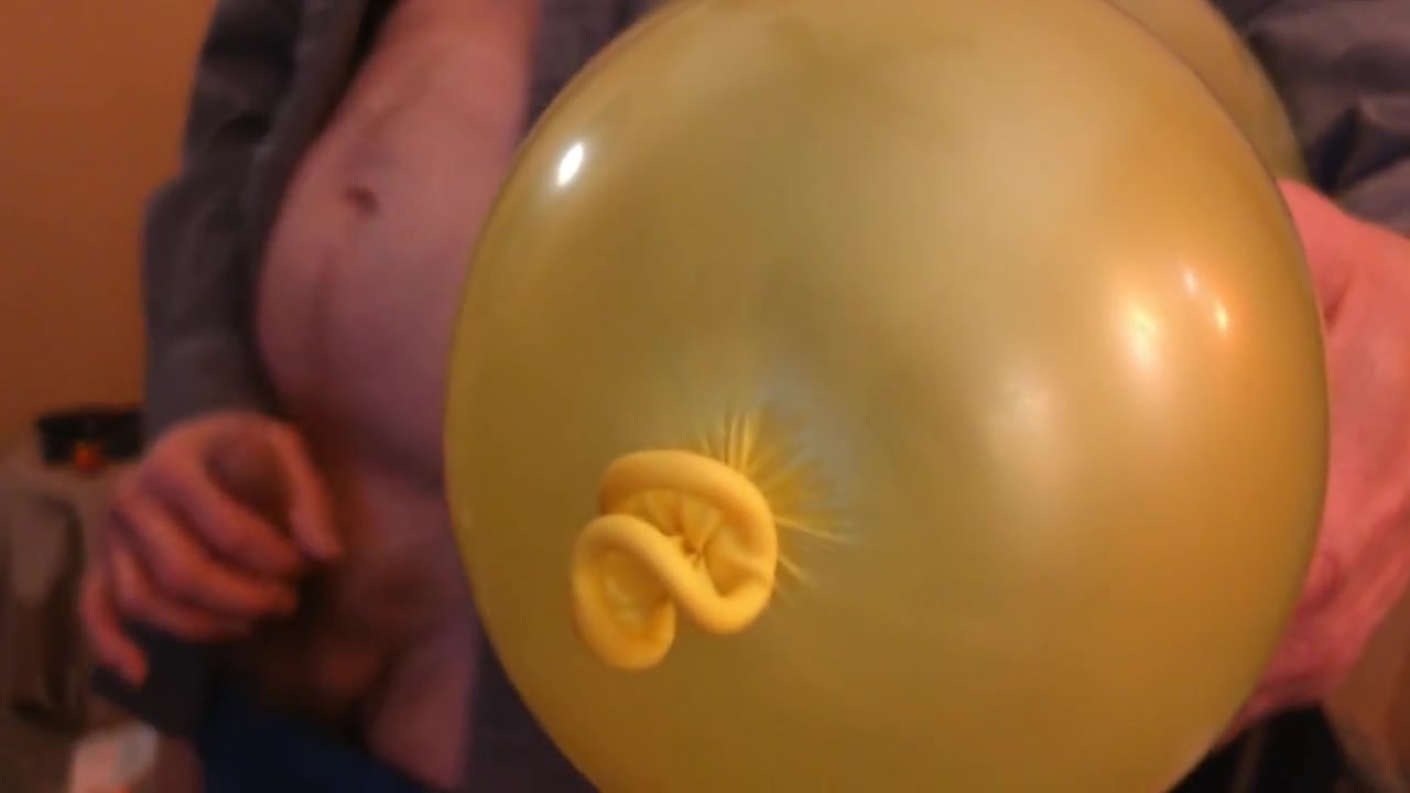 94 Step Pop 12 Balloons And Cum On Q24 - Balloonbanger