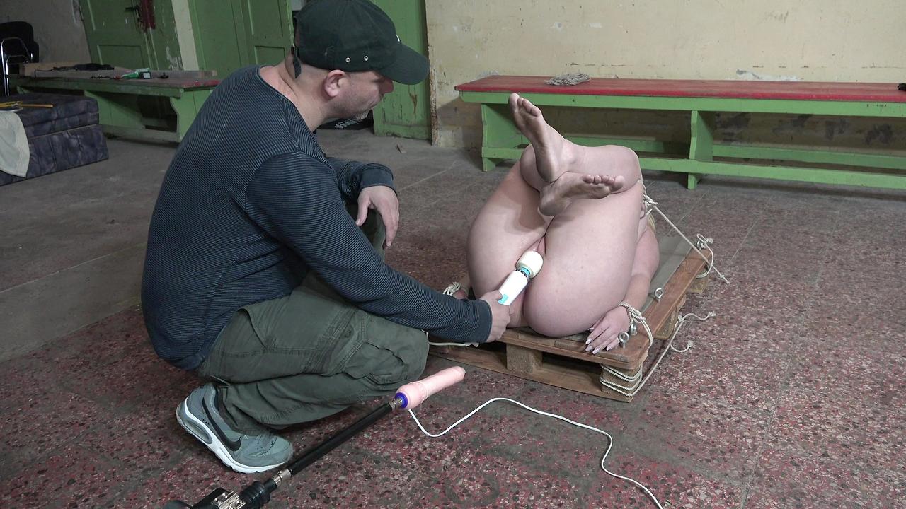 Rachel la rouge is bound to a wooden pallet by the neck and fucked - BANG