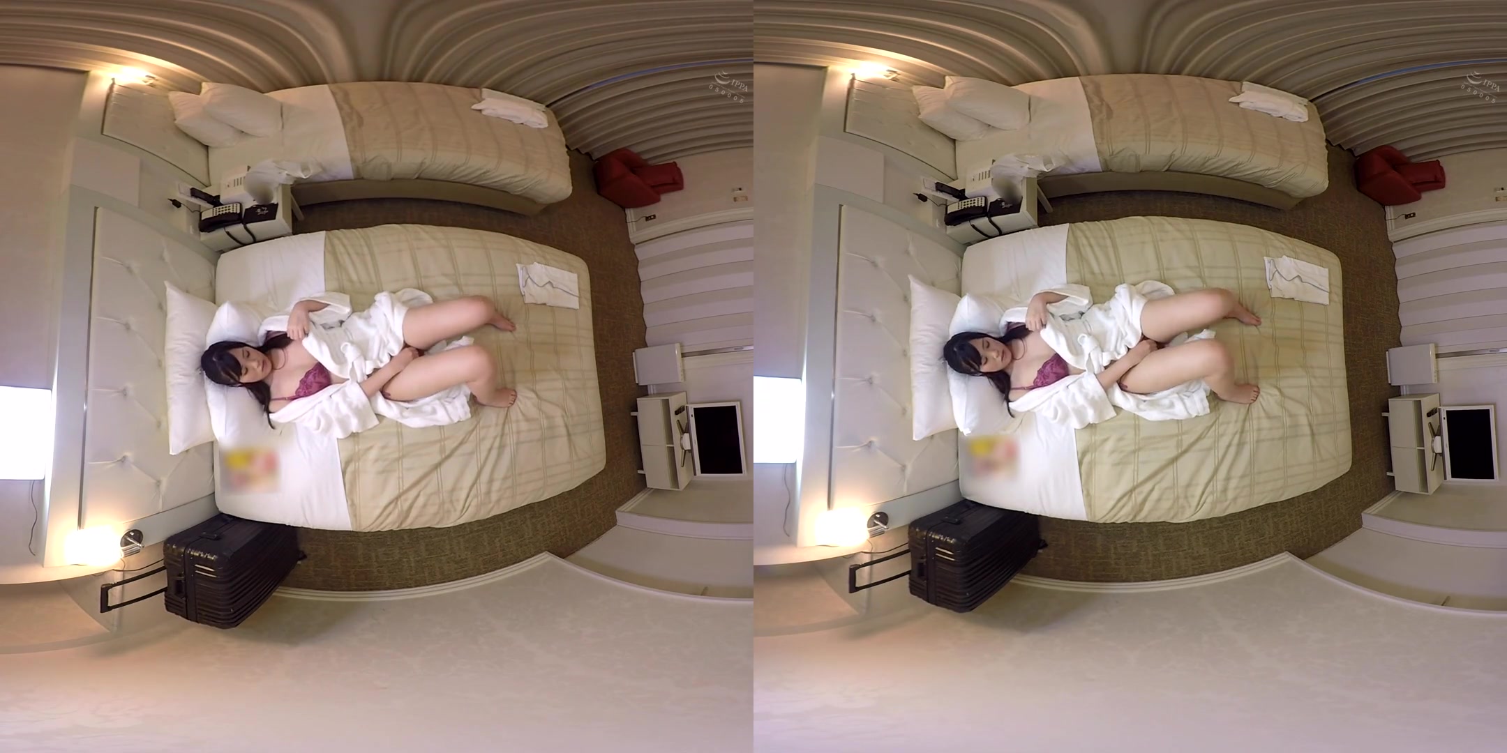 Sneaking In to the Girl's Only Hotel and Spying on the Masturbating OL; peeping Japanese JAV fingering masturbation