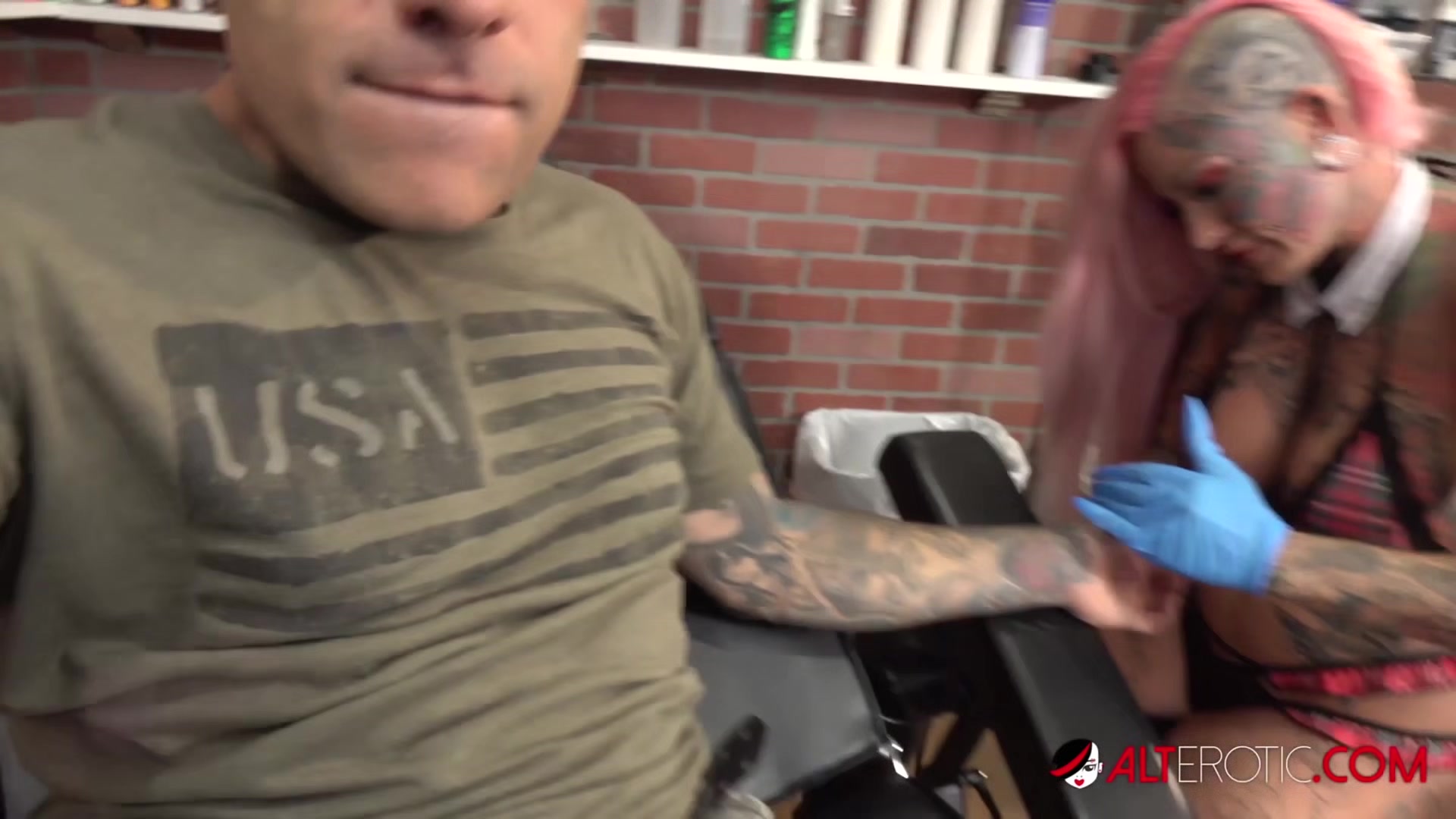 Big titty Evilyn Ink tattoos Sascha then gets fucked