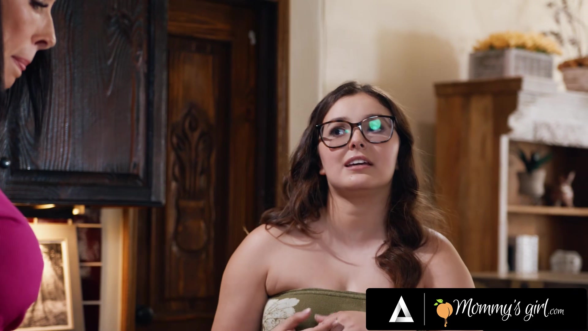 Step mommy'S GIRL - Unable To Hide Anything From Stepmom Reagan Foxx, teen 18+ Leana Lovings Gets Disciplined
