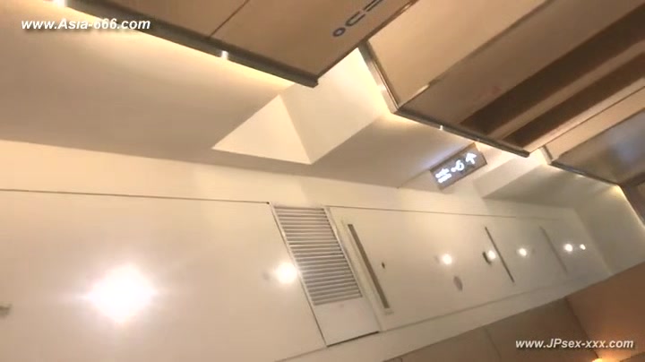 chinese girls go to toilet.137