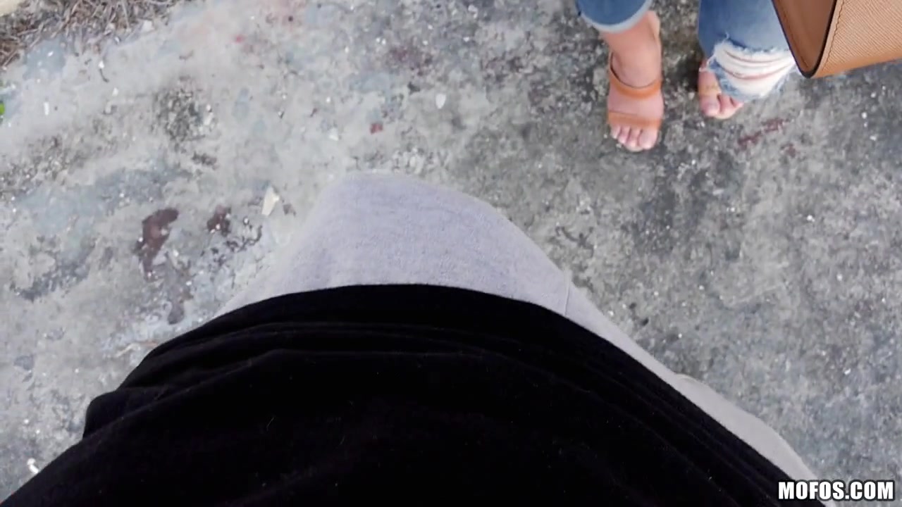 Naomi Woods in Friendly Blonde Fucks in Public - PublicPickups