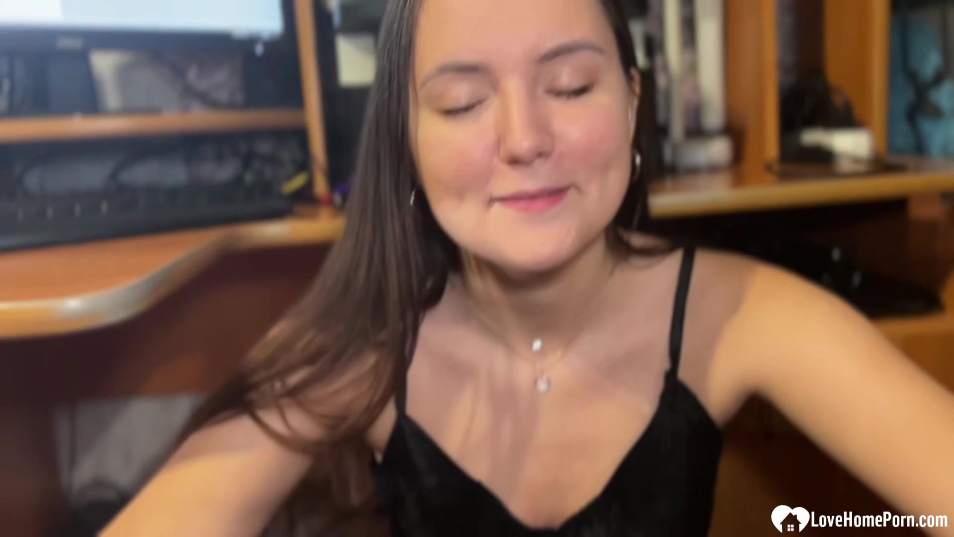 Gamer nerdy dude gets blowjob