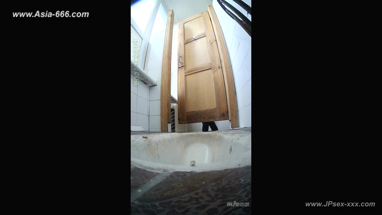 peeping blondes go to toilet.39