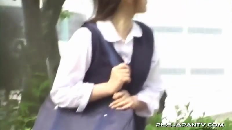 Poking And Peeing On The Dots - PissJapanTV