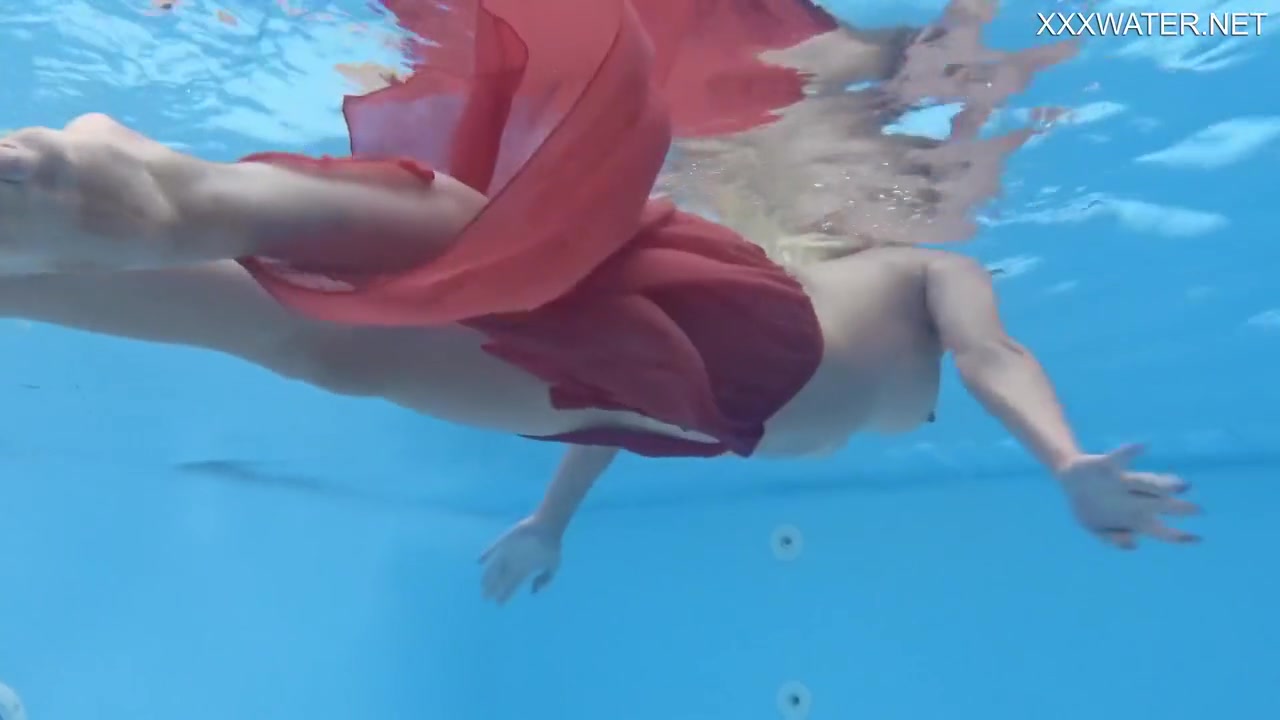 Russian Gorgeous Beauty Horny In The Pool