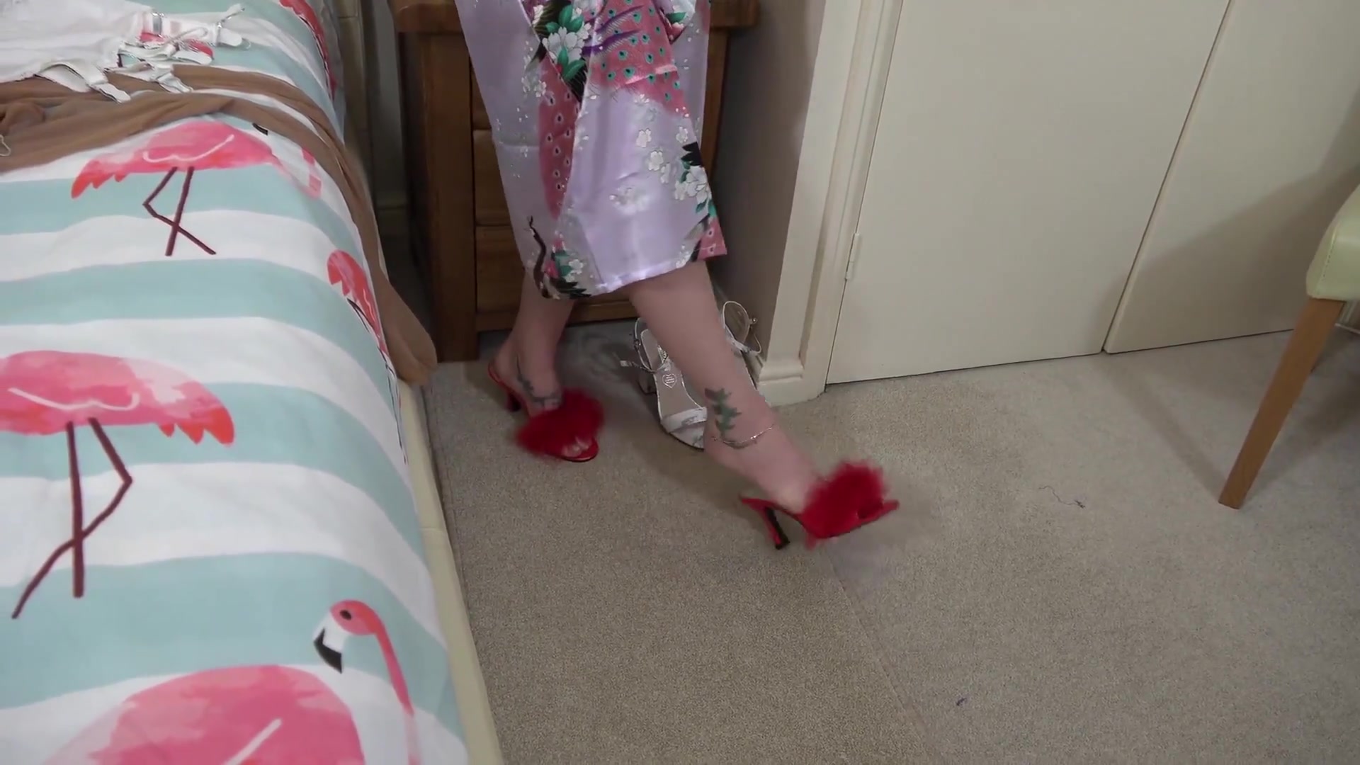 Getting Dressed Pt1 - SpeedyBee