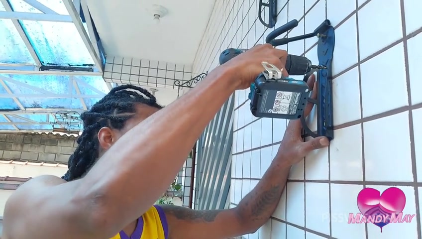 She squirts while the bricklayer fucks her ass - 100% anal - PissVids