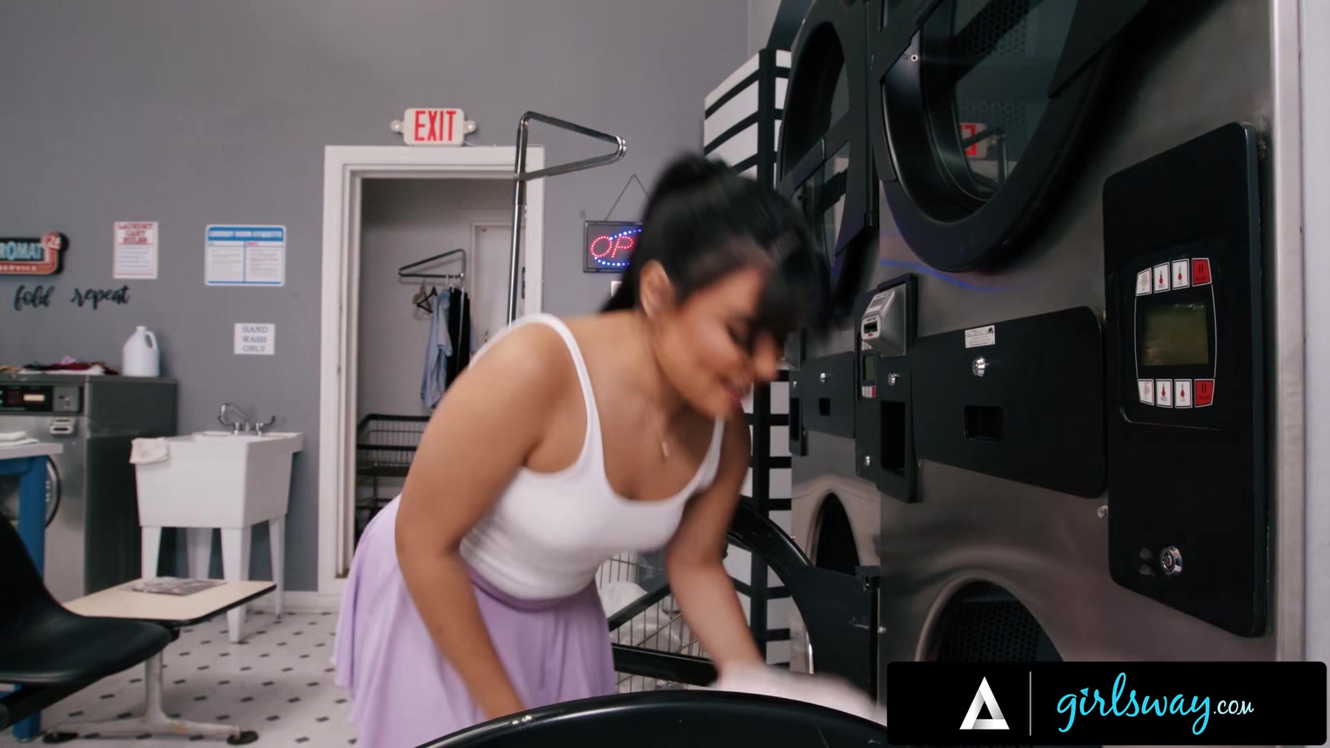 GIRLSWAY - Moody Maya Woulfe Gets Naughty With Girlfriend Summer Col While Waiting In Laundromat