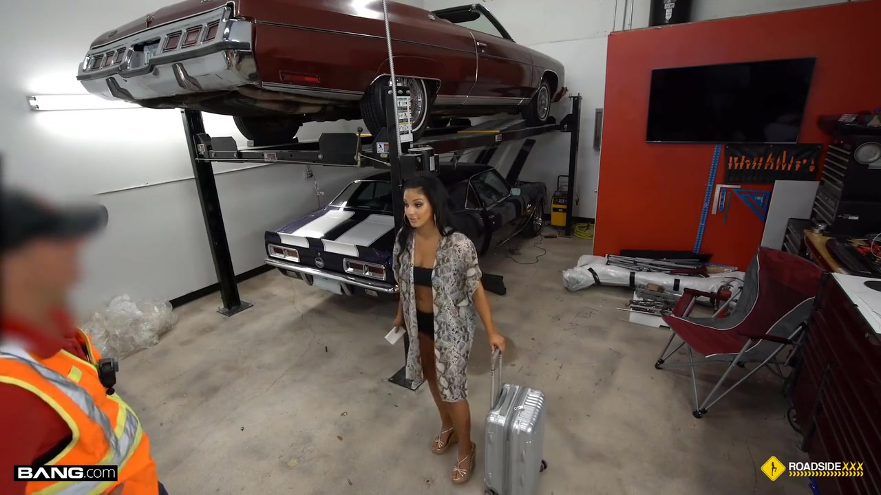 Roadside Paying Mechanic With Her Pussy - Kosame Dash