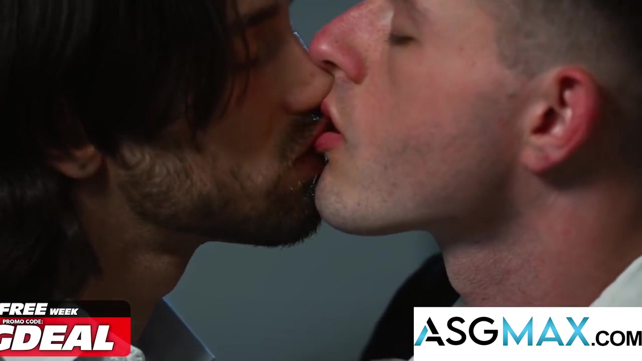End Of The World - Sexy Vampire Flips Fucks Hunk Assitant With Noah Asli, Trevor Harris And Jayden Marcos