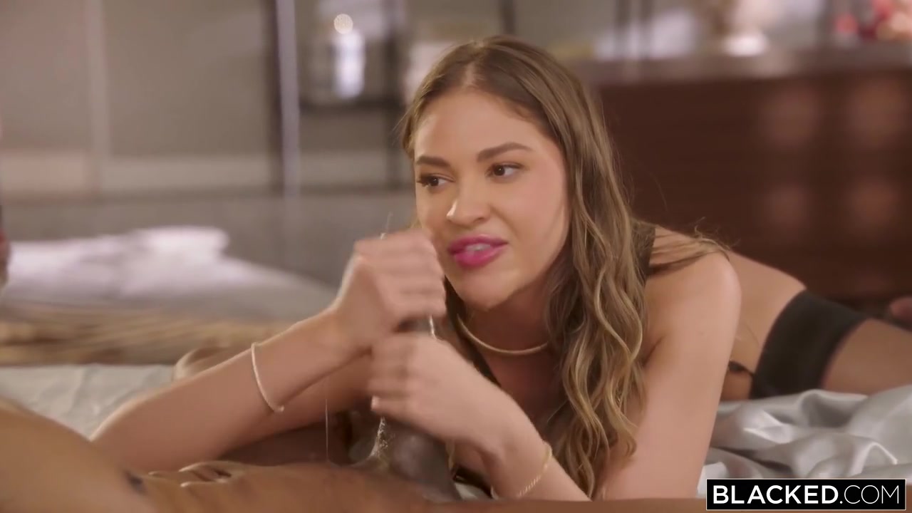 Gizelle Blanco - Thirsty Baddie Dumps Boring Bf For Bbc 8453