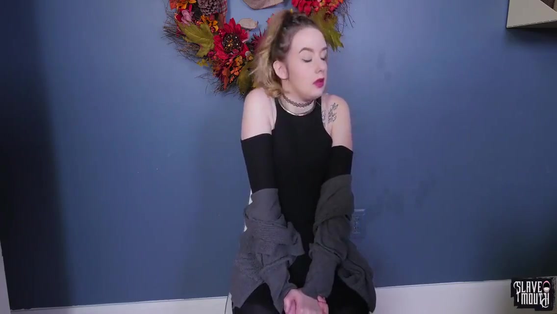 Jessica Kay - Submissive Lesbian Sucking 4 Min