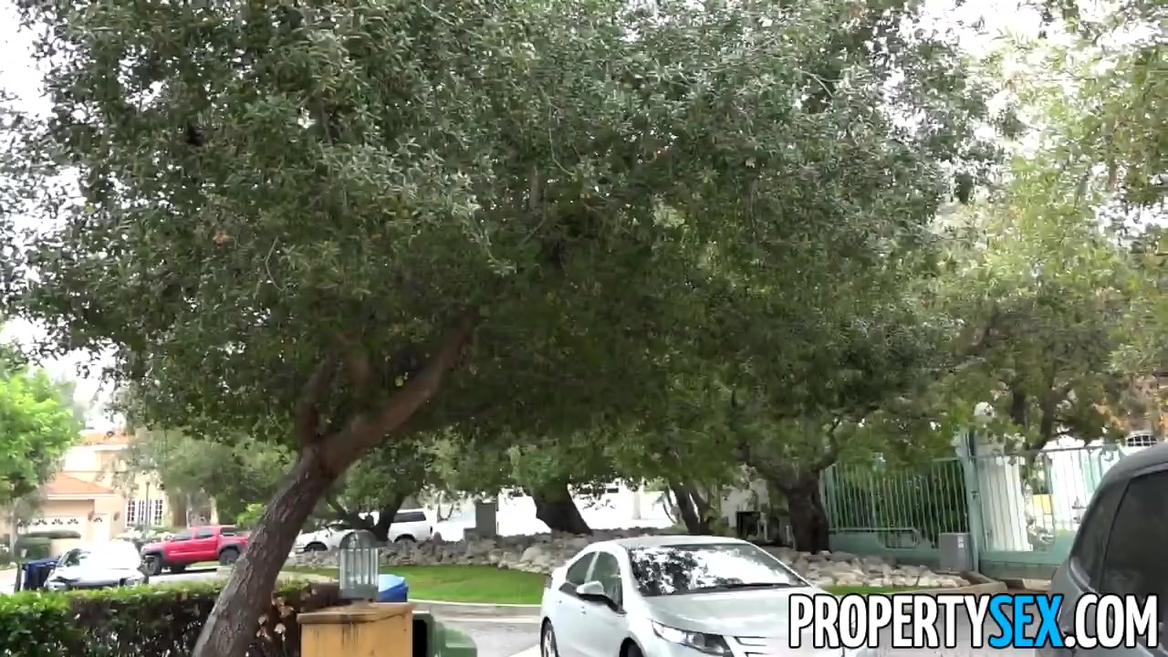 Bad Real Estate Agent Kara Faux Fucks Outdoors