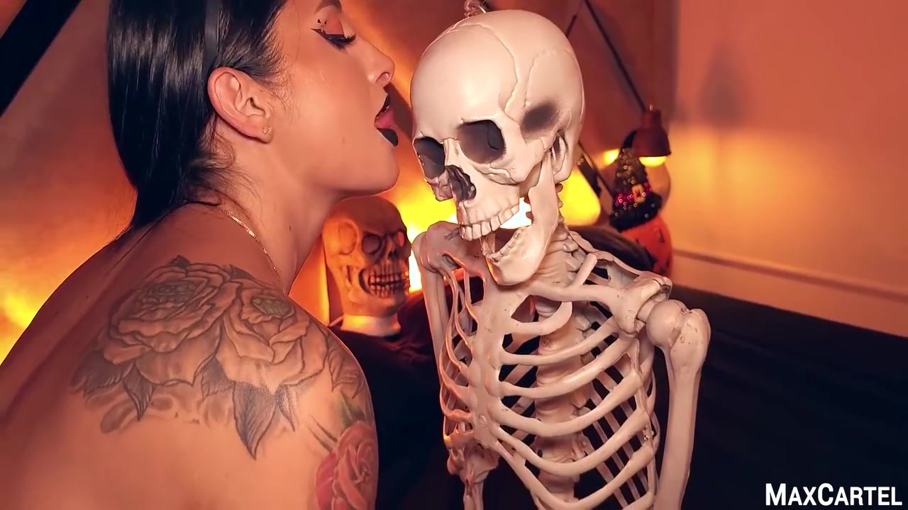 Voodoo Girl Gets Fucked Up Her Big Ass 6 Min - Salome Gil