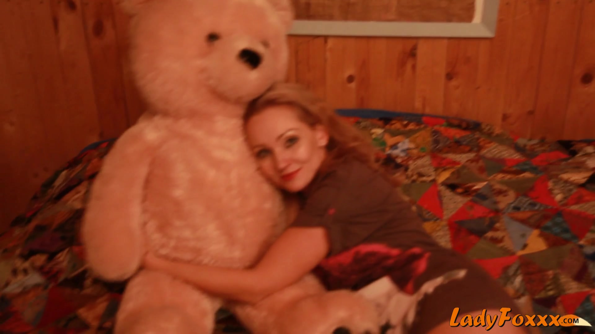 Lisa Fox And Polar Bear - Ladyfoxxx