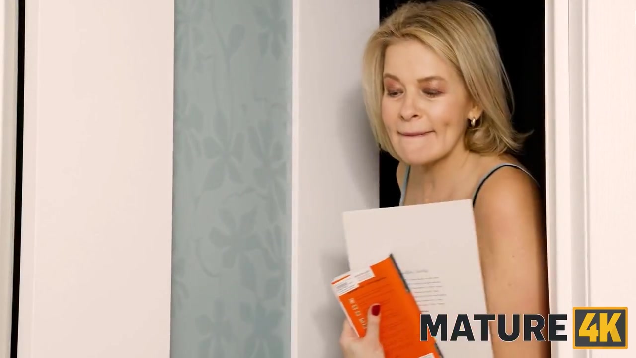 Sexy Mature Woman Is Just A Sex Object For The Horny Wanker