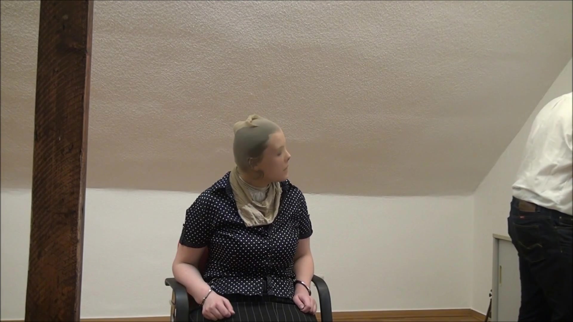 Mara - New Prisoner In The Office Teil 3 Von 8