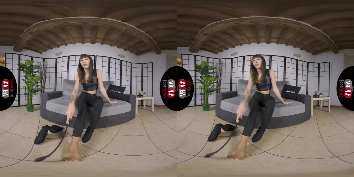 Super Attractive Brunette Teen Reine Vixen Showing Off Her Beautiful And Clean Feet In Vr Action - VRFootFetish