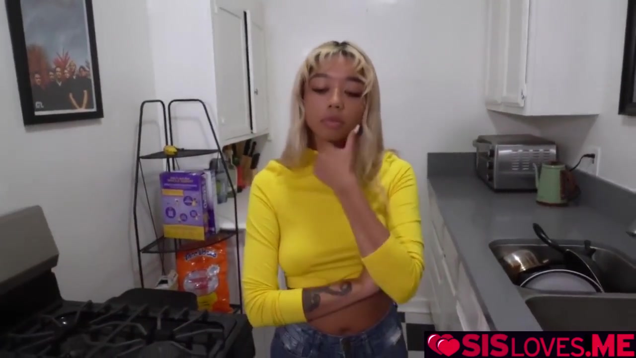 Stepsister Choose To Do A Blowjob Instead Of Doing Chores