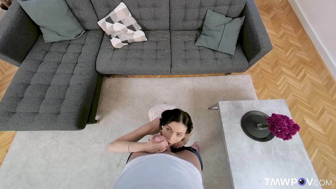 Clara Mia In Money Back With A Blowjob