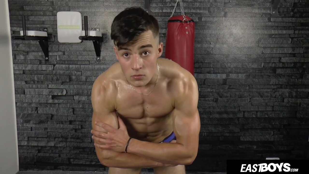 Kent Mills In Raunchy Muscle Boy Shows His Abs