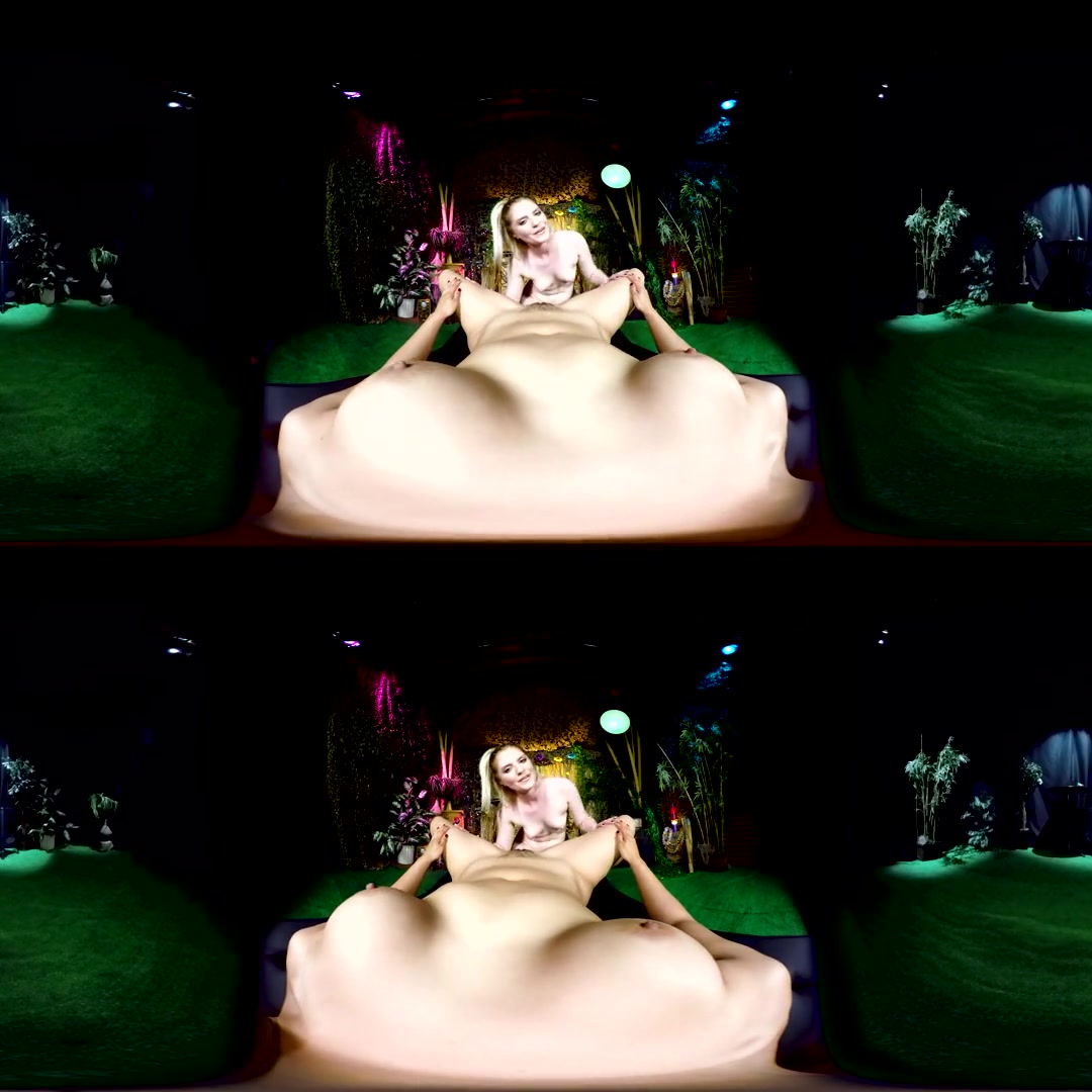 Dresden 333 & Mia Li in Dresden Pusslicking POV - LezVR