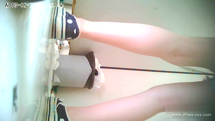chinese girls go to toilet.10