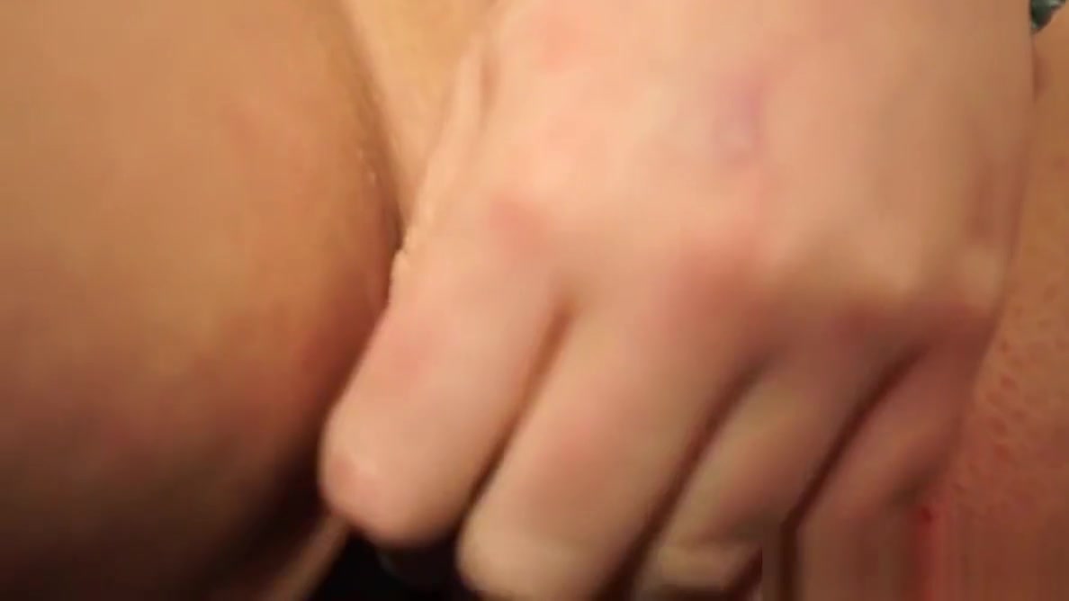 But plugged shemale jerking her cock