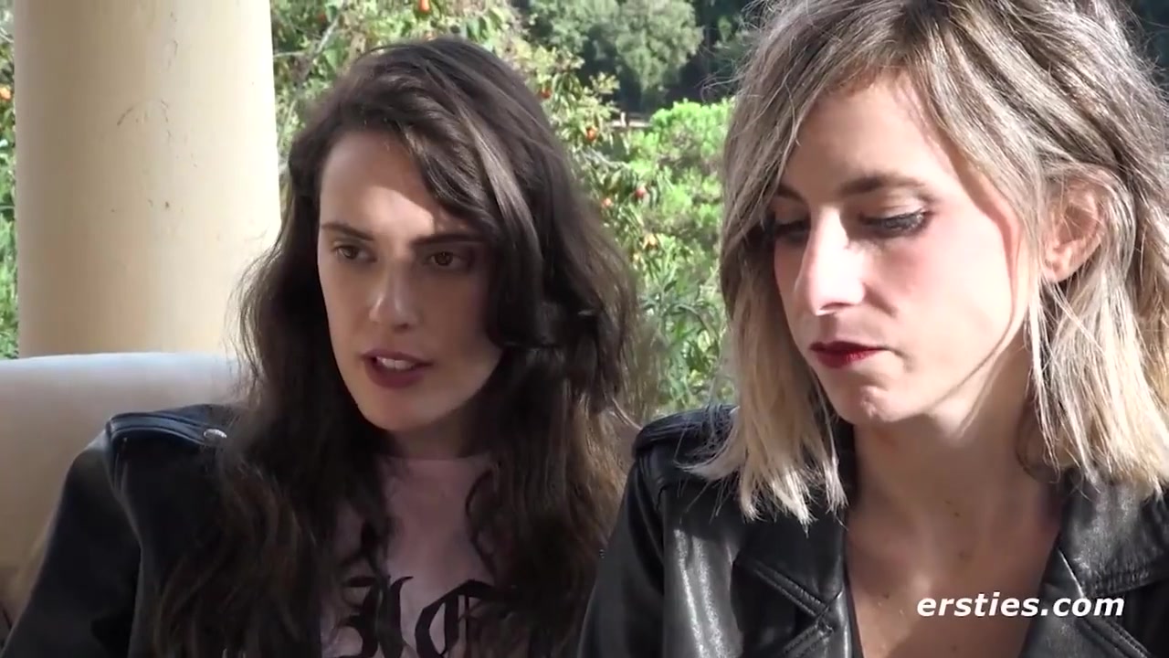 Brunette Lesbians Rub Each Others Clit Until They Burst