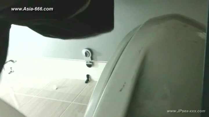 peeping korean girls go to toilet.2