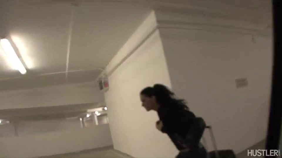 Jennifer Dark fuck her way out