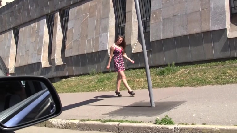 College cutie drilled in the car