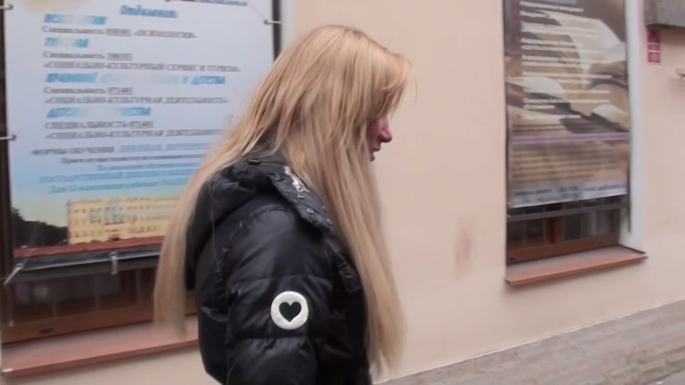 Outdoor blowjob from a pick up blondie