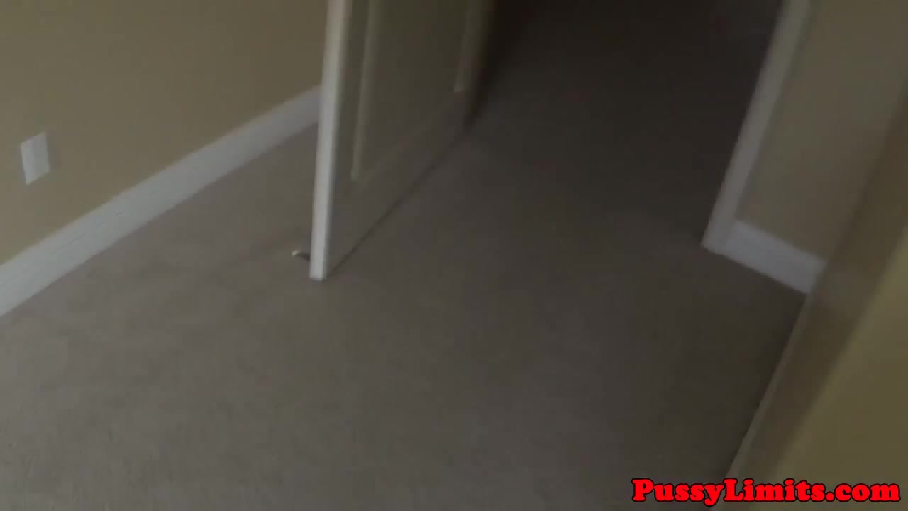 Throating ebony slut likes it rough