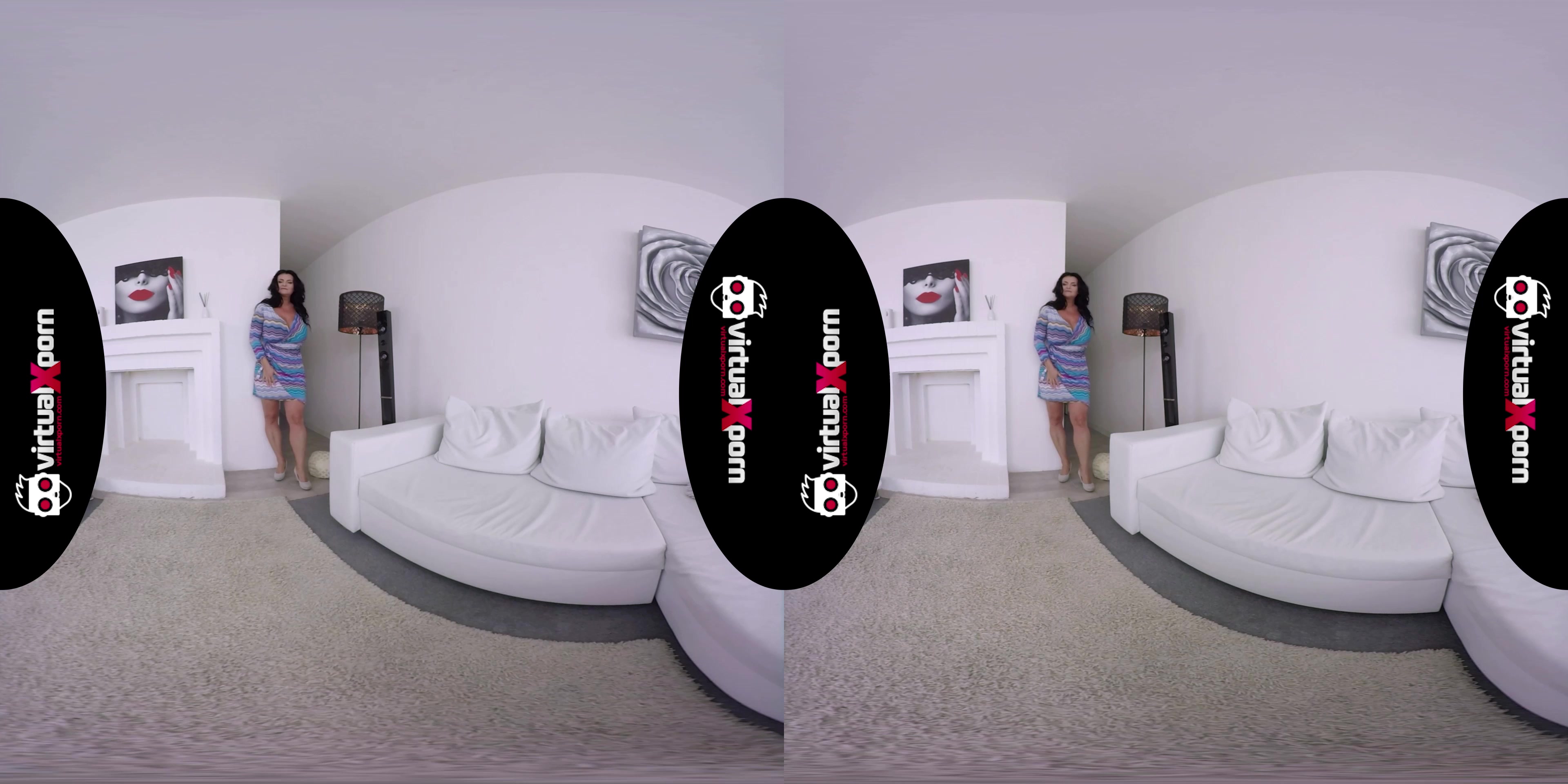 Busty Reny Shows Her Gigantic Boobs - VirtualXPorn