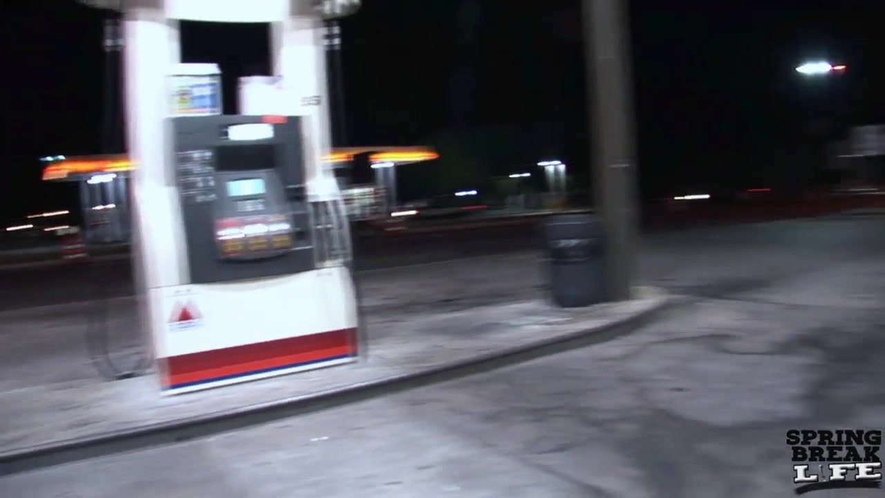 Girl Pees in Public Sink then Gets Naked All Around Ybor City - SpringbreakLife