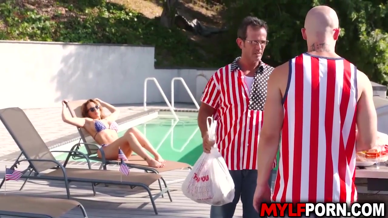 Hot Sex With Stepmommy During 4th For July