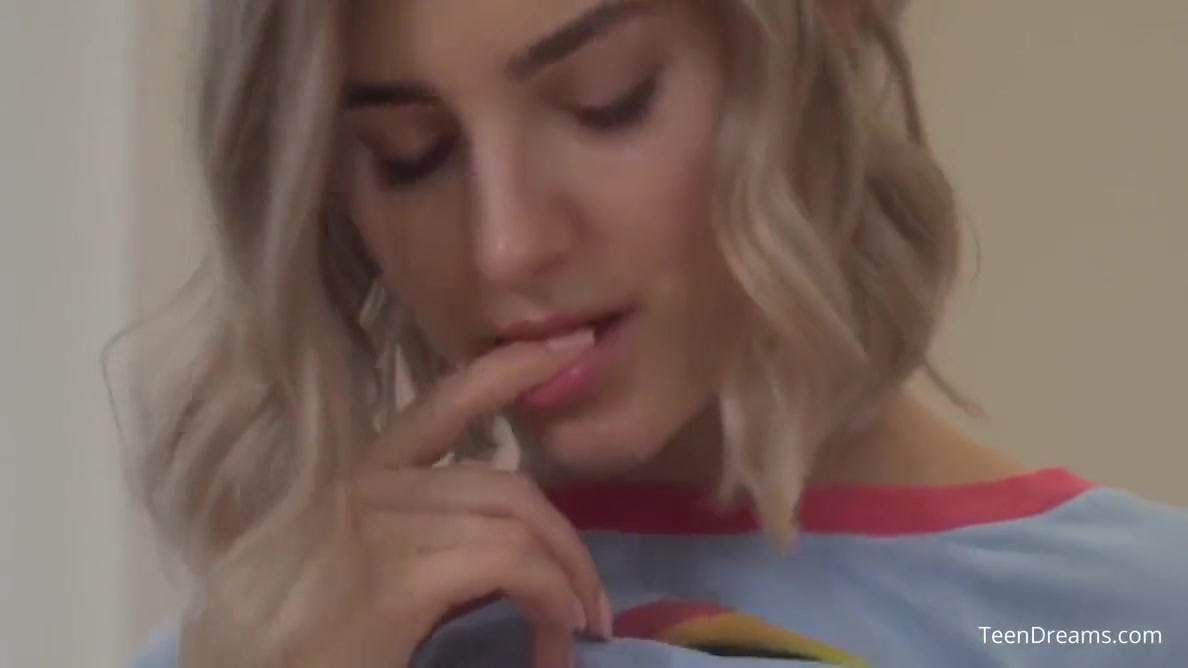 Eva Elfie - 18 Year Old Eva Masturbating With Her Milk
