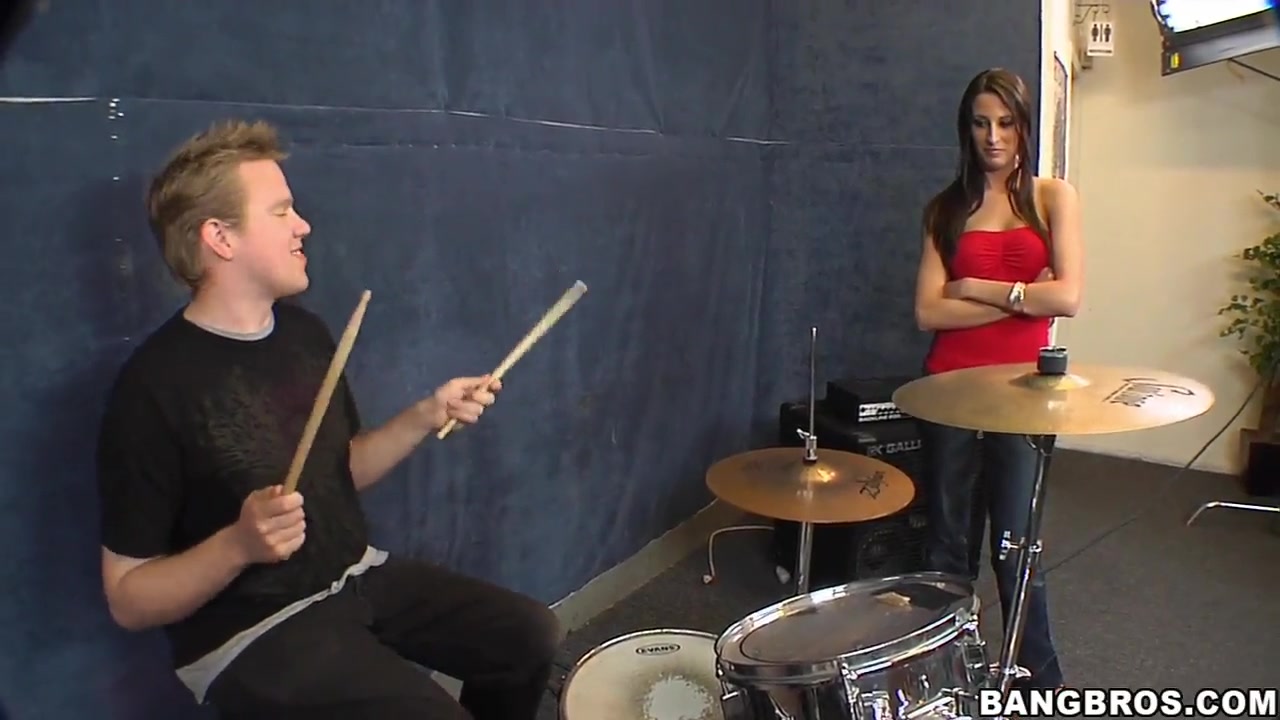 Guy seduces sexual Kortney Kane to fuck well