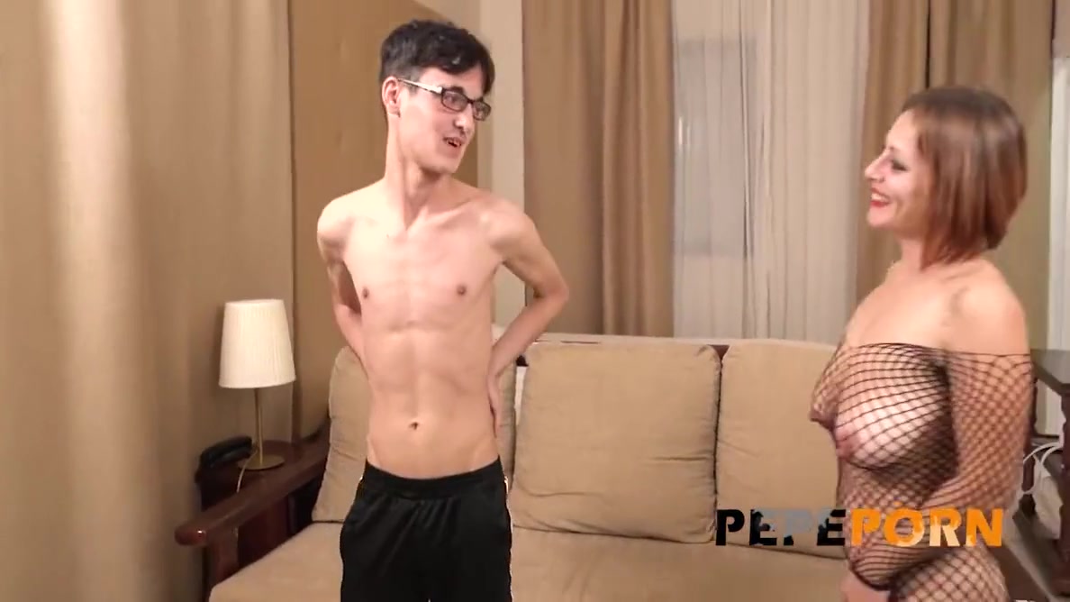 Litel Mamy Shows Inexperienced Dude How To Fuck A Real Woman