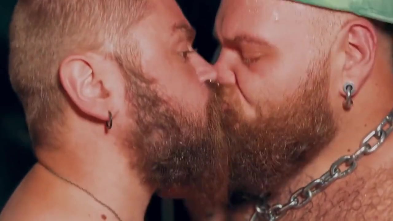 Sitges Bukake 14 Bears Orgy Part3