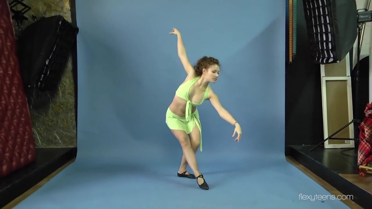 Mila Gimnasterka In Spreading Her Sexy Legs On The Floor