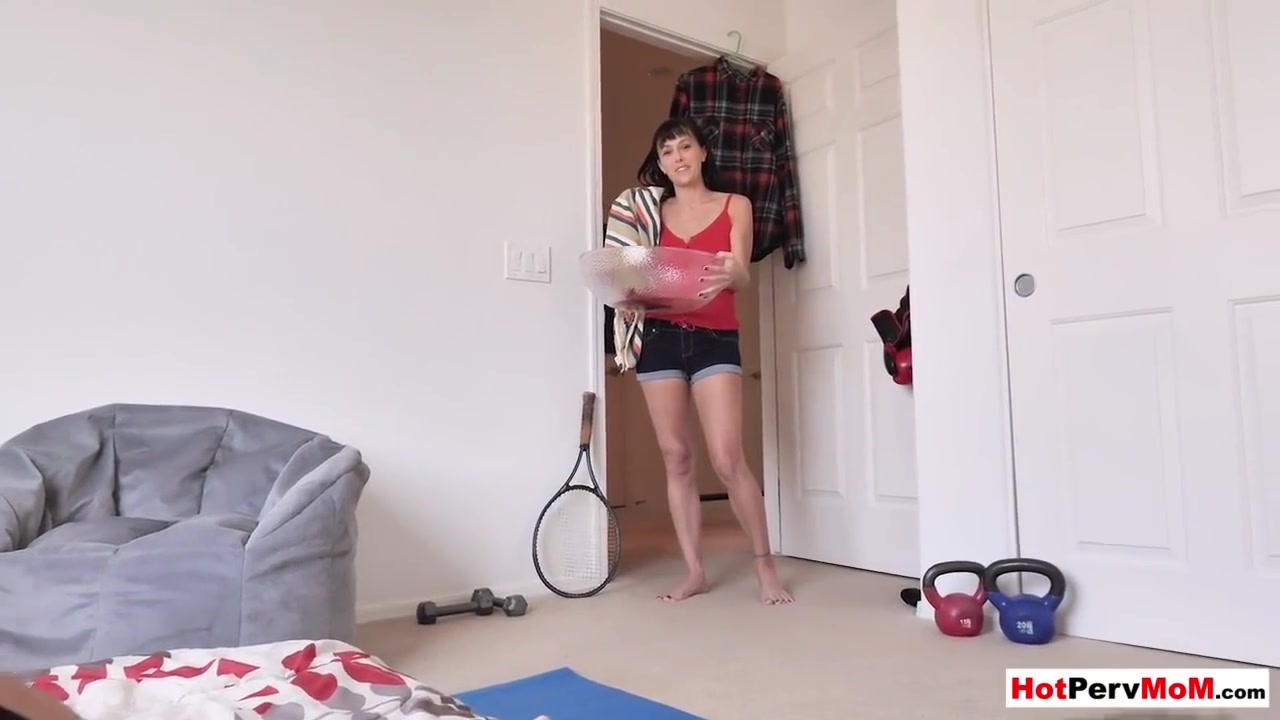 Kinky Milf Stepmother Wakes Up Stepson With Blowjob