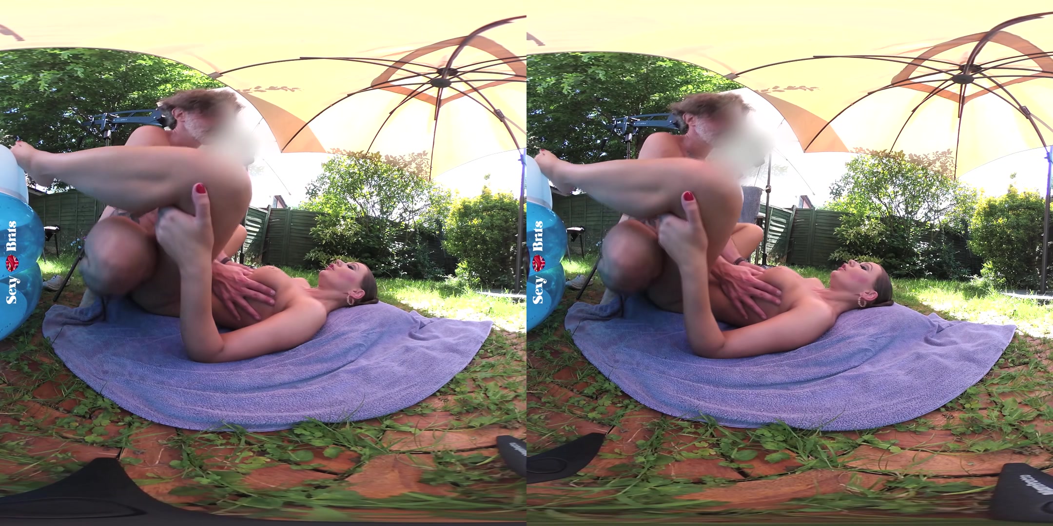 The Hot Neighbour - - perVRt