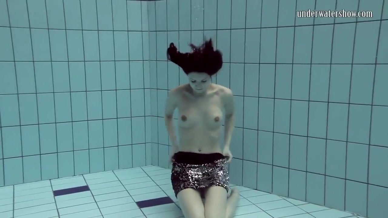 Loris Licicia Bouncing Her Tits Underwater